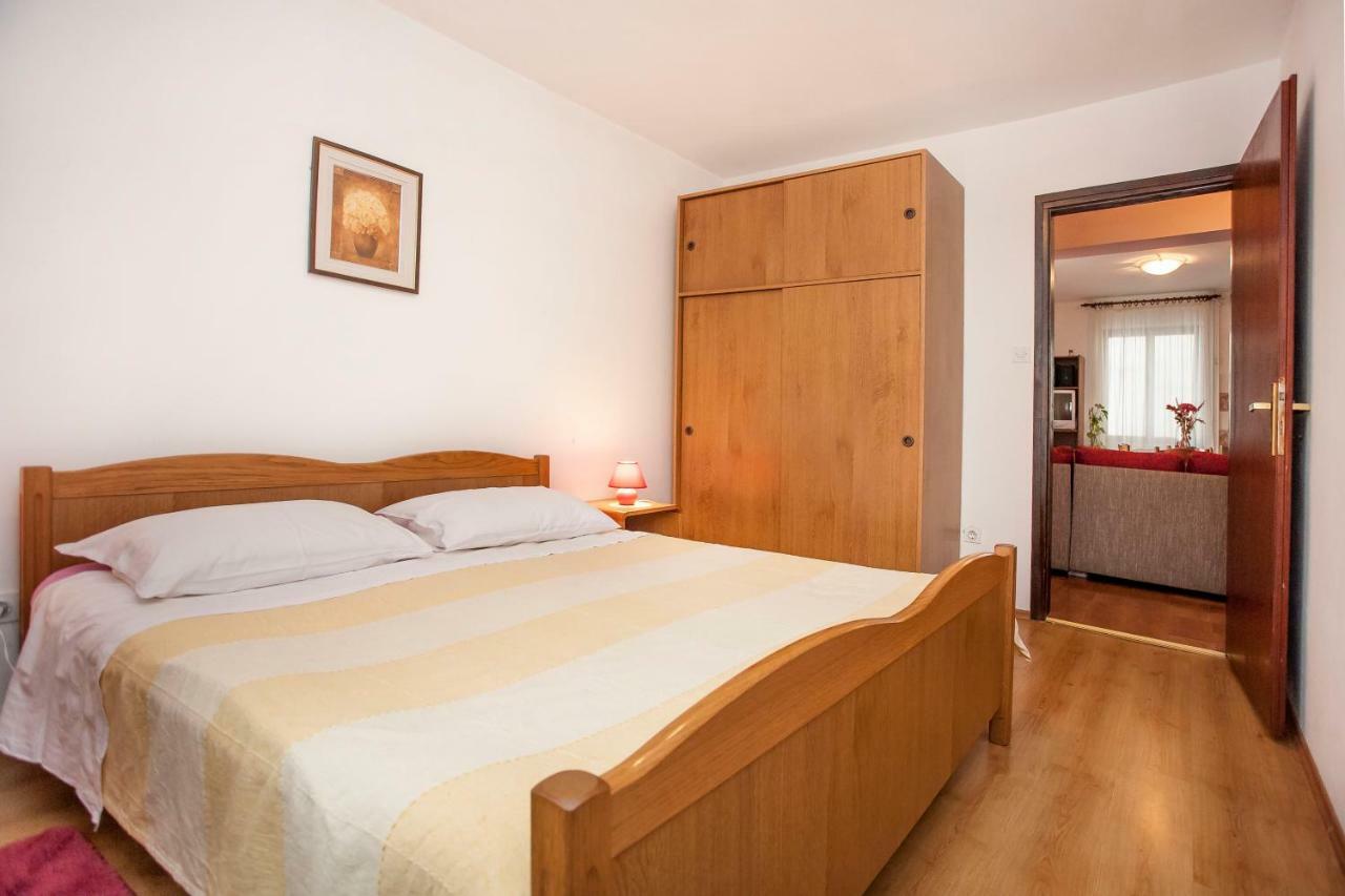 Apartment Regina Rovigno Esterno foto
