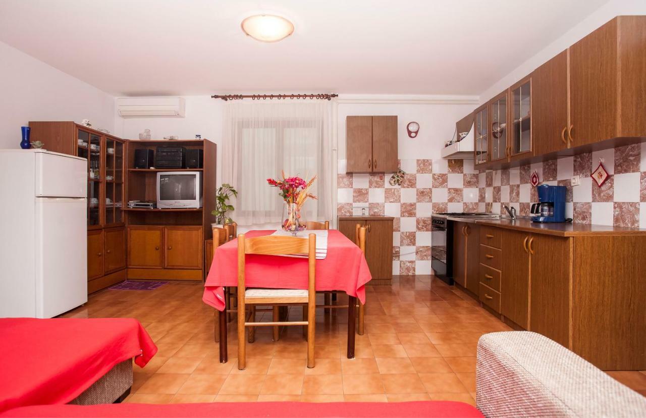 Apartment Regina Rovigno Esterno foto