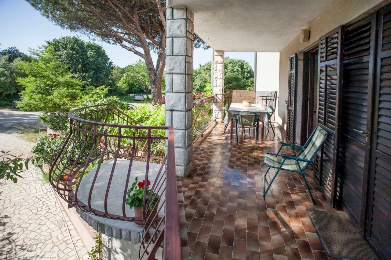 Apartment Regina Rovigno Esterno foto