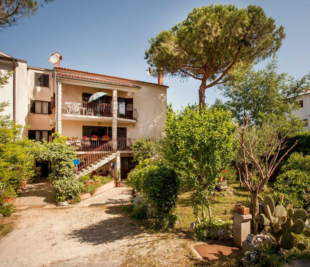 Apartment Regina Rovigno Esterno foto
