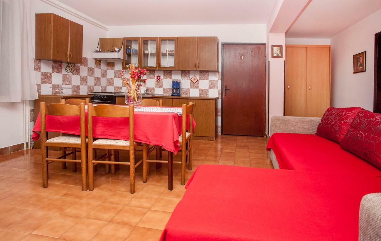 Apartment Regina Rovigno Esterno foto